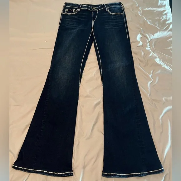 True Religion Blue Jeans with Signature Horsehoes Stitching - Picture 3 of 12